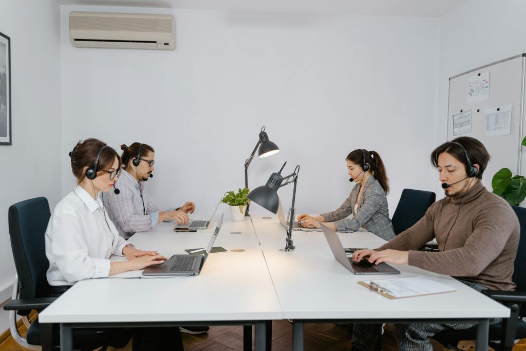Ausländische Mitarbeiter in Österreich beschäftigen Bild / Employing Staff in Austria Image